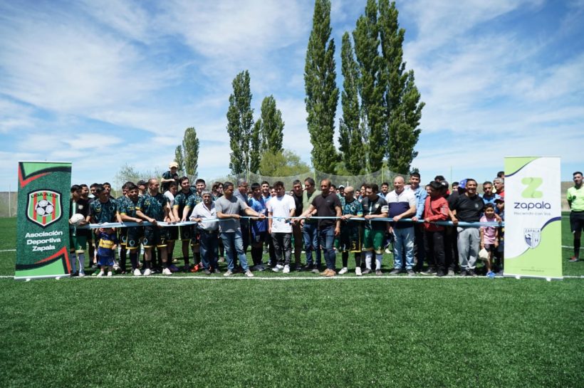 Zapala ya luce una nueva cancha de césped sintético